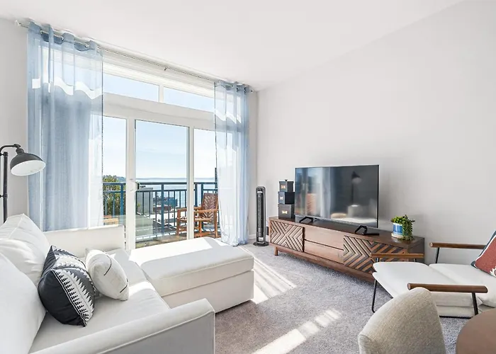 1 Bedroom With Stunning Puget Sound View